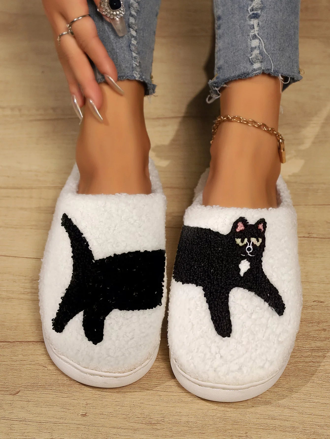 Fuzzy Cat Embroidered Slippers