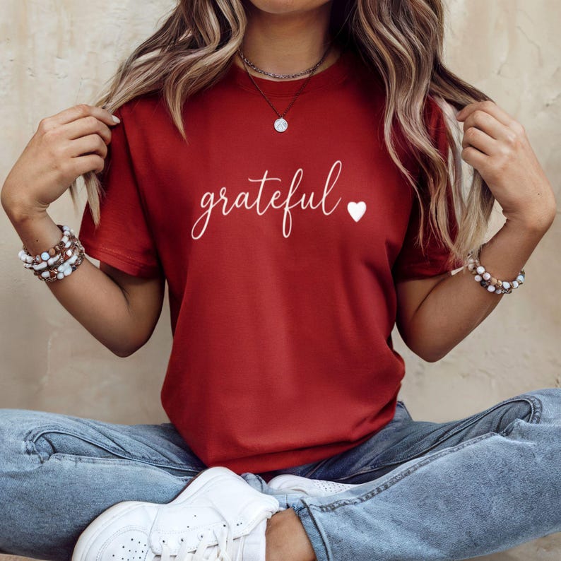 Grateful Shirt, Minimalist Gratitude T Shirt, Positive Quote Tee, Mindfulness Shirt, Self Love Tee, Aesthetic Script Tee, Inspirational Tee